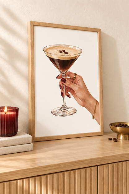 Affiche Espresso Martini A4 – Cocktail & Main Élégante – Décoration Murale Cuisine, Bar & Café